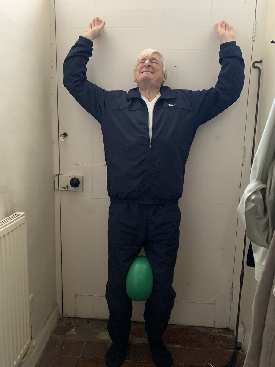 Lesterrl's tweet image. Rare view of Colin doing the dreaded W (war) to V (victory) @shelaghmus, @Gymshark,   #NHSSweatySelfie, @BWC_NHS Will this do?