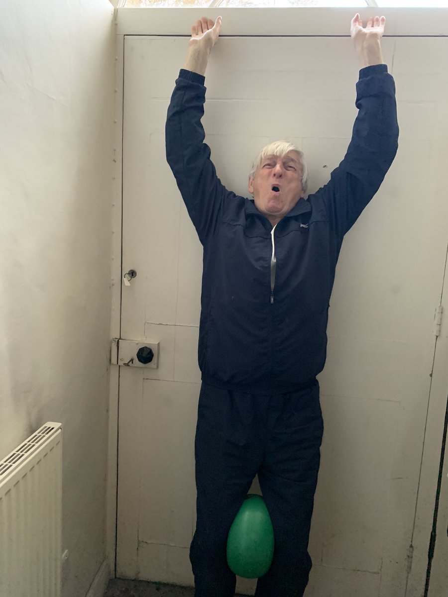 Lesterrl's tweet image. Rare view of Colin doing the dreaded W (war) to V (victory) @shelaghmus, @Gymshark,   #NHSSweatySelfie, @BWC_NHS Will this do?