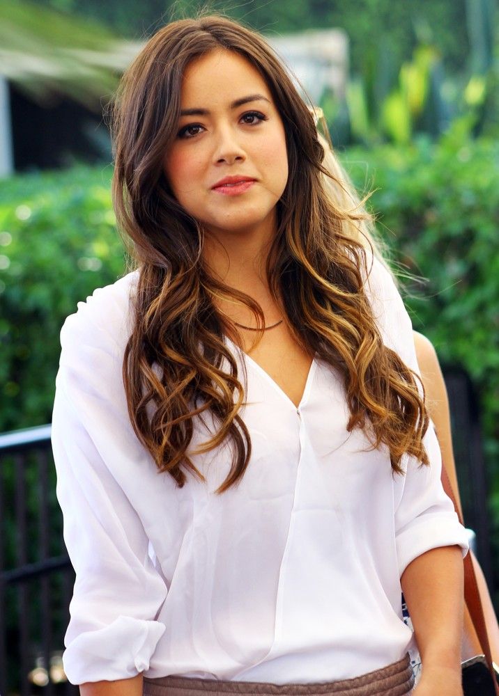 Happy Birthday to Chloe Bennet who turns 28 today! 