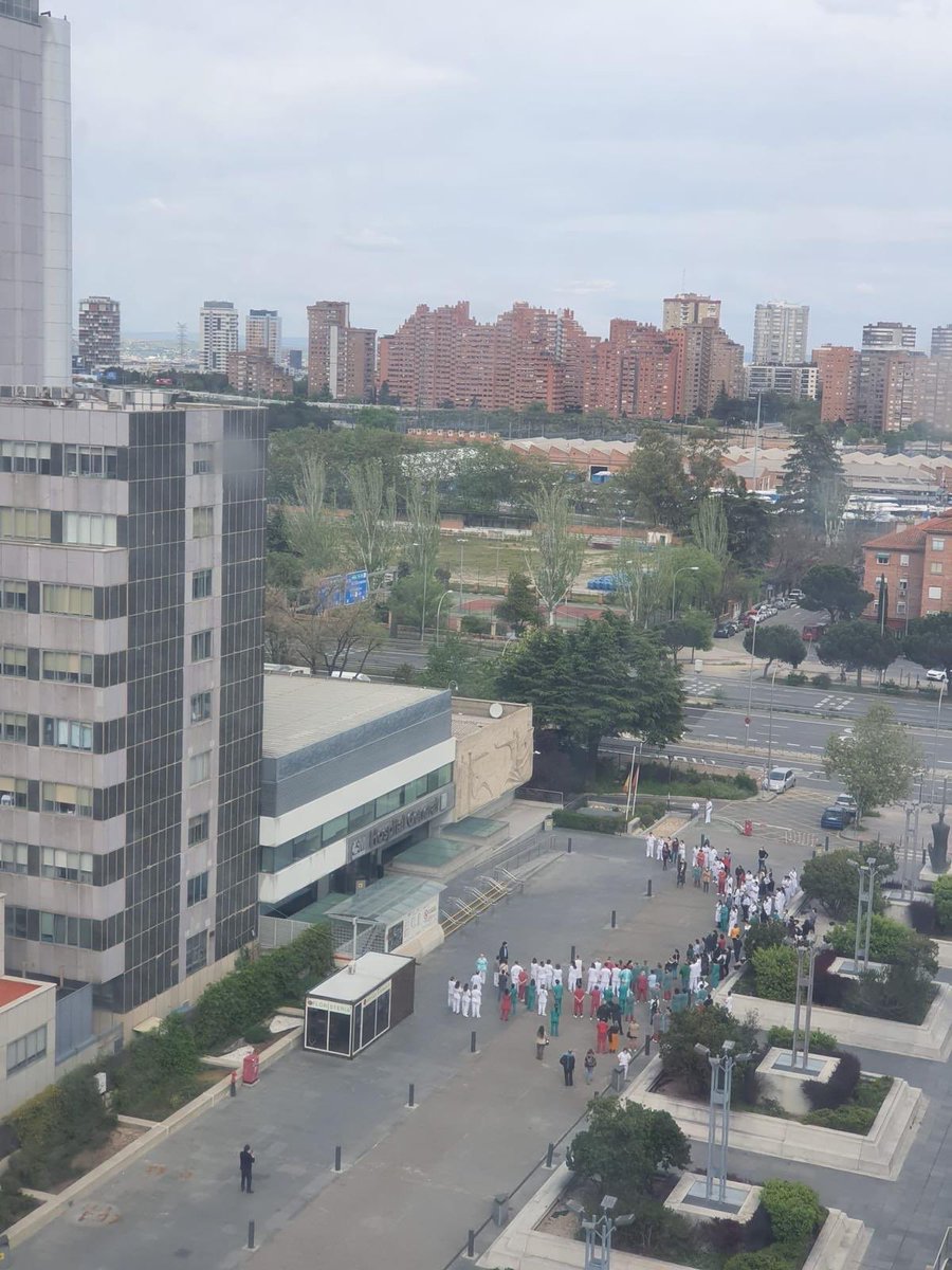 JJRiosBlanco's tweet photo. La familia de la Paz llora por  el Dr. Joaquín Díaz (Jefe de Servicio de Cirugía General y ex-Director Médico). Muy querido por todos. Descanse en paz y recordemos su sonrisa, su humanidad y amabilidad. #hospitalLaPaz https://t.co/k4SYwJNd4u