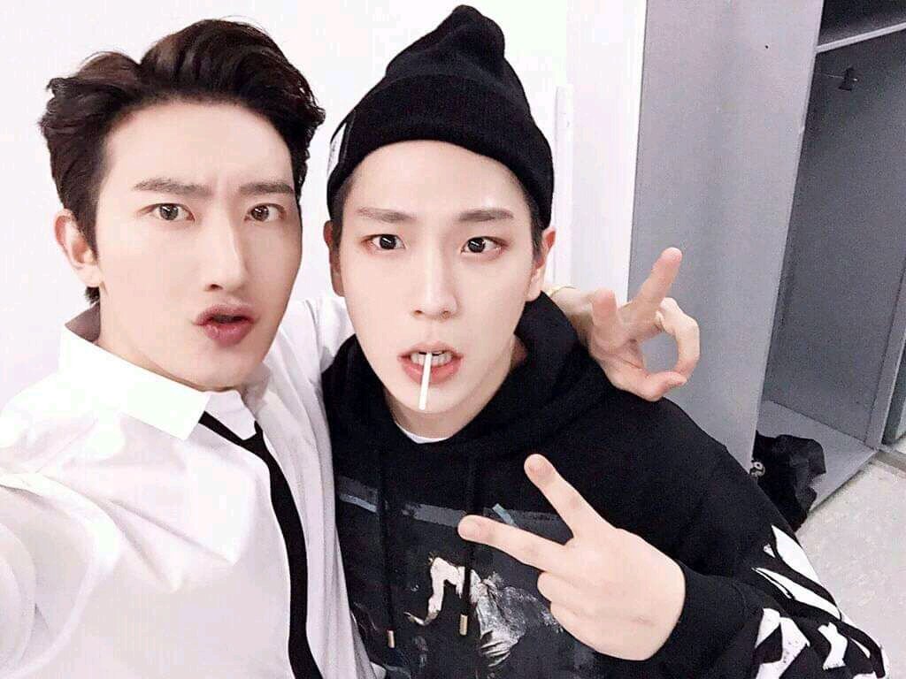 cherrychannie94's tweet photo. Bugün en kıymetlimin doğum günü 😭💚 Ve tabii ki aynı zamanda Zhoumi'nin de 😁😁❤️❤️
#StrongChanDay #HappyHimchanDay #HimchanDay #김힘찬 #힘찬 #비에이피 https://t.co/f3M1R2a0qu