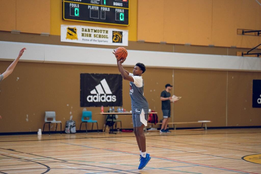 Top40Camp's tweet photo. Congratulations to Top 40 Camp MVP and alum, Lydell Husbands (6’3” G, @HGSsports -HALIFAX, NS) who has signed with @WLU_Mbball of the @ouasport! Well deserved Lydell! 🖊📚🏀#Top40Alum #GoGoldenHawks #usport https://t.co/3MAlaTkBW7