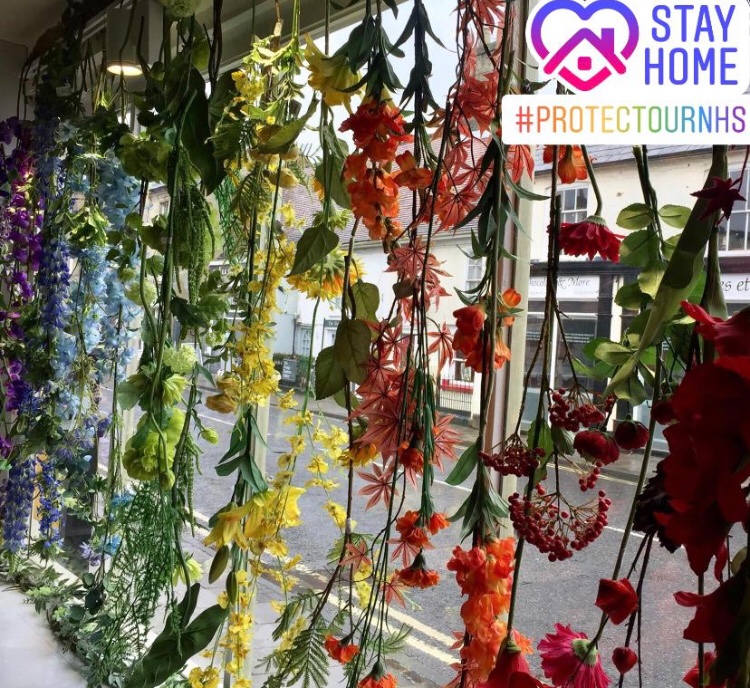 We thought we would join in with the rainbow theme 🌈#happyweekend #stayhome #protectournhs #savelifes #flowerdisplay #silkflowers #bethanyroseflorist #keepsmiling