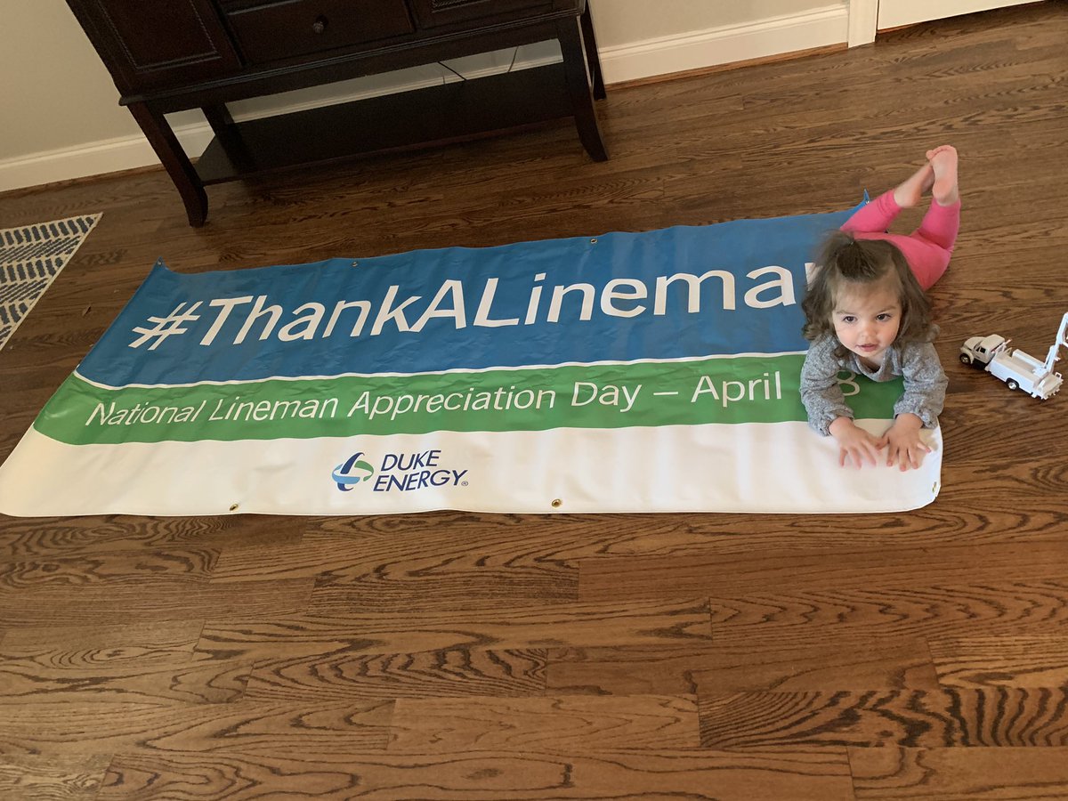DE_MeghanM's tweet photo. We’re getting ready here!

Turn on your front lights at 9 p.m. for “Front Lights for Front-Line Workers” to recognize all front-line heroes.

Use the hashtags #FrontLights4FrontLineWorkers and #ThankALineman on social media to recognize all front-line heroes! 

@DukeEnergy https://t.co/lKwXyJYLuU