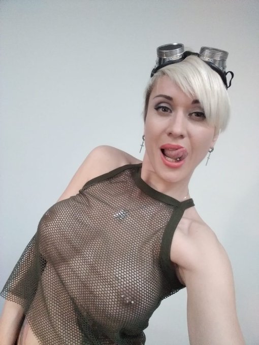 The shooting should never stop 📷 Today's back stage from the #steampunk erotic session 😎 More creative<a href="/tag/steampunk"class="tags"><span>#steampunk</span></a>