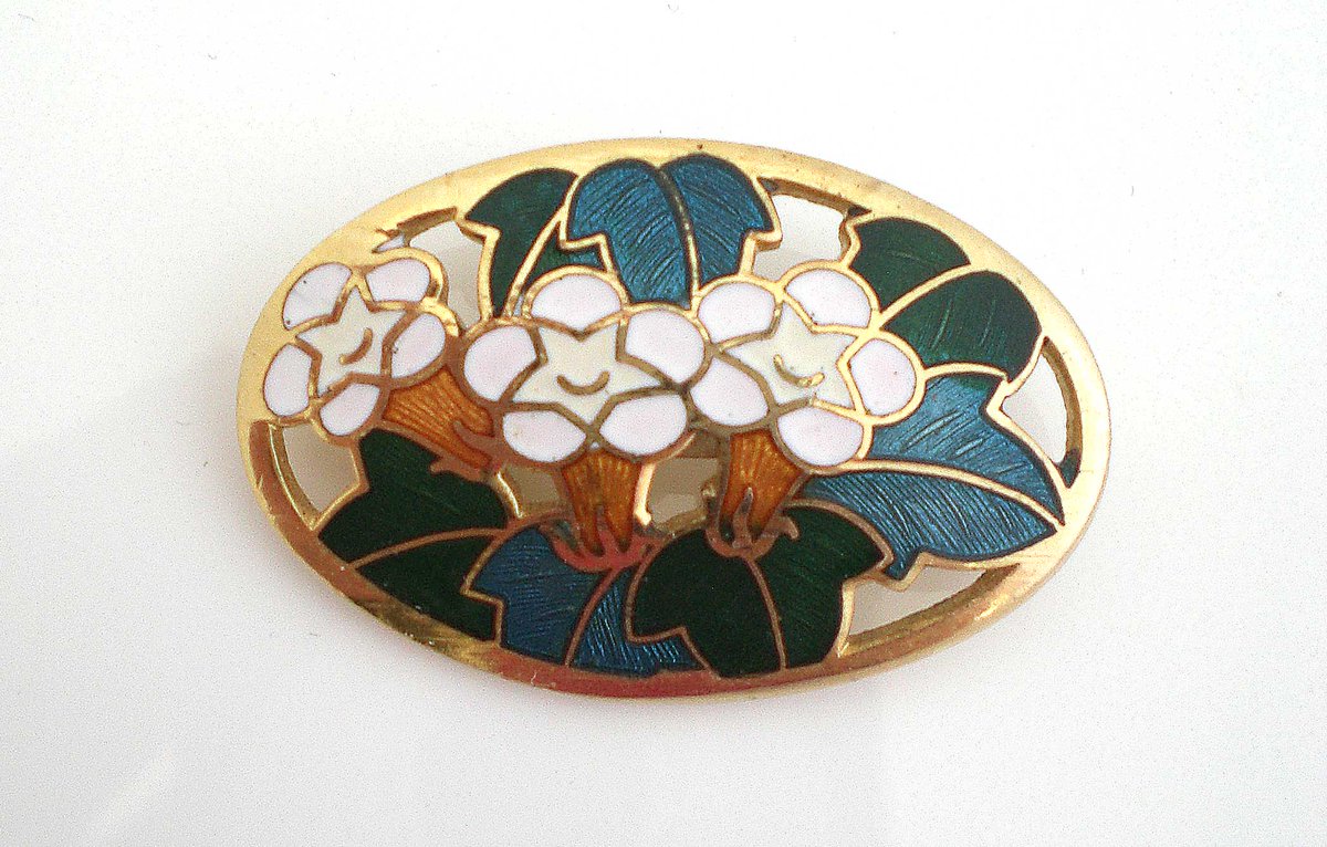 This vintage enamel brooch is just the thing to wear with a summer jacket. #vintagebrooch #enamelbrooch #cloisonnebrooch #floralbrooch #etsyjewelry #etsyjewellery #EtsySocial #etsyfinds etsy.com/uk/listing/723…