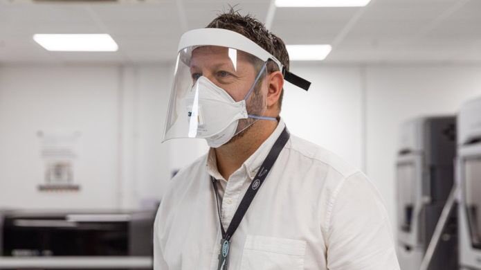 MMGLandRover's tweet photo. #Jaguar #LandRover has started supplying hundreds of protective visors made on its 3D printers to front-line #NHS staff. Read more > https://t.co/qFPpLaqOC6 https://t.co/MCldn3ddP7