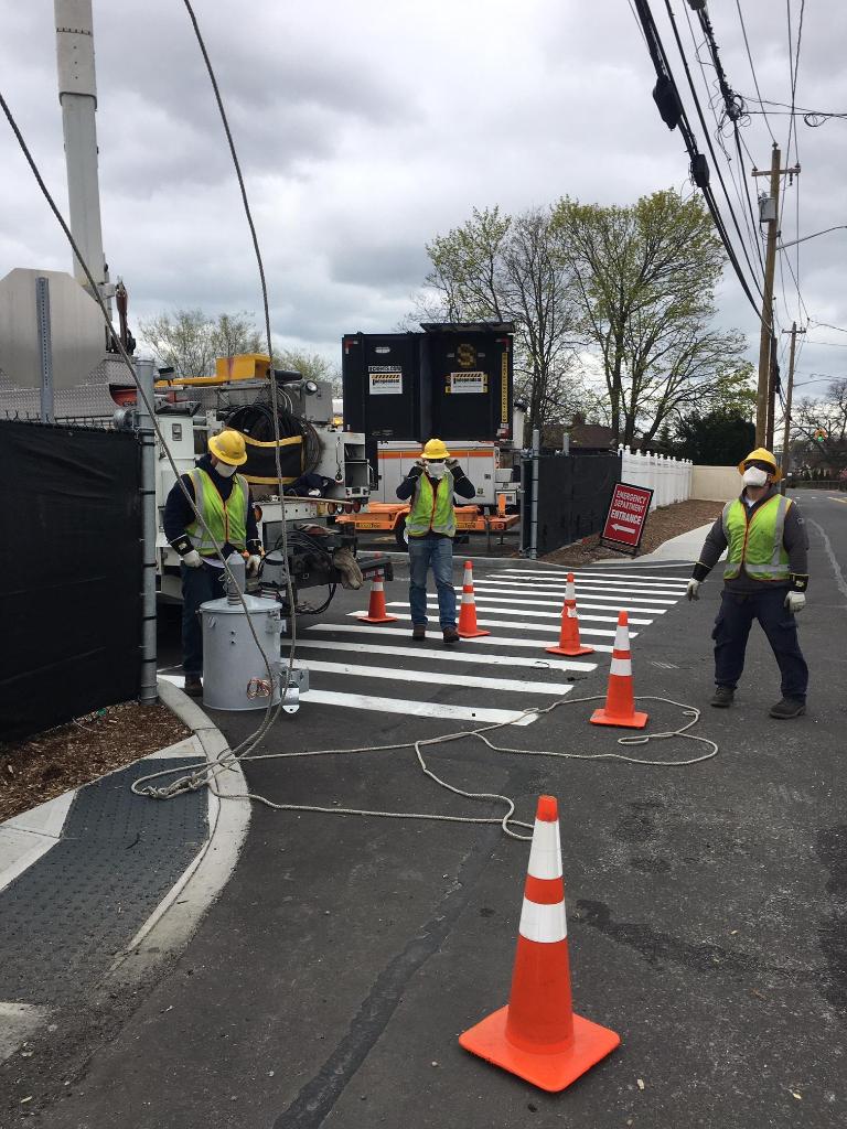 PSEGLI's tweet photo. Today+every day, we’re #PSEGLIProud of our lineworkers, +all our employees as they continue to bring power to #LongIsland and the #Rockwaway during these unprecedented times. Together, we will all get through this+no doubt be stronger for it.  #PoweringThruTogether https://t.co/2bnQyOIL9D