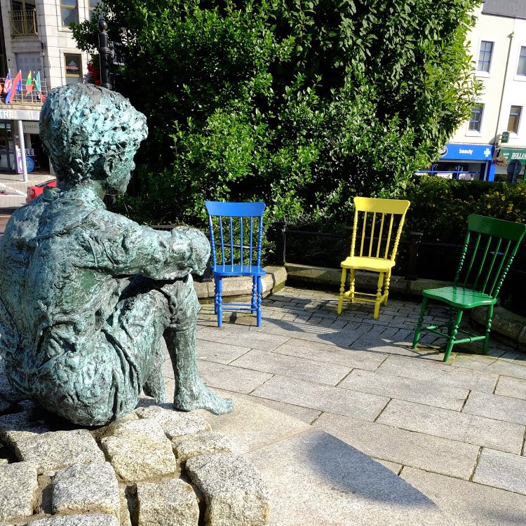 Thanks to all our #frontline &amp; essential workers incl those working in Medical/Emergency Services, Retail , Financial , Manufacturing, Farmers, Transport &amp; Voluntary Services who have continued to provide us with great services during these times
#StaySafe #ThankYou  🙏