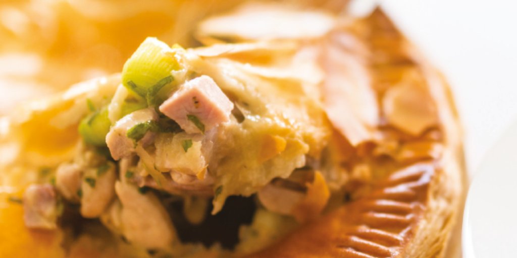 kutchenhaus's tweet photo. There's something comforting about a #chickenpie, isn't there? The flaky crust, the creamy sauce, the succulent chicken... 🥧🥧🥧

Here's @caple's Chicken, Mushroom &amp; Ham Pie recipe by Michelin star chef @josh_eggleton!

#KeepCalmandCarryOnCooking https://t.co/pKVoEvYoC3