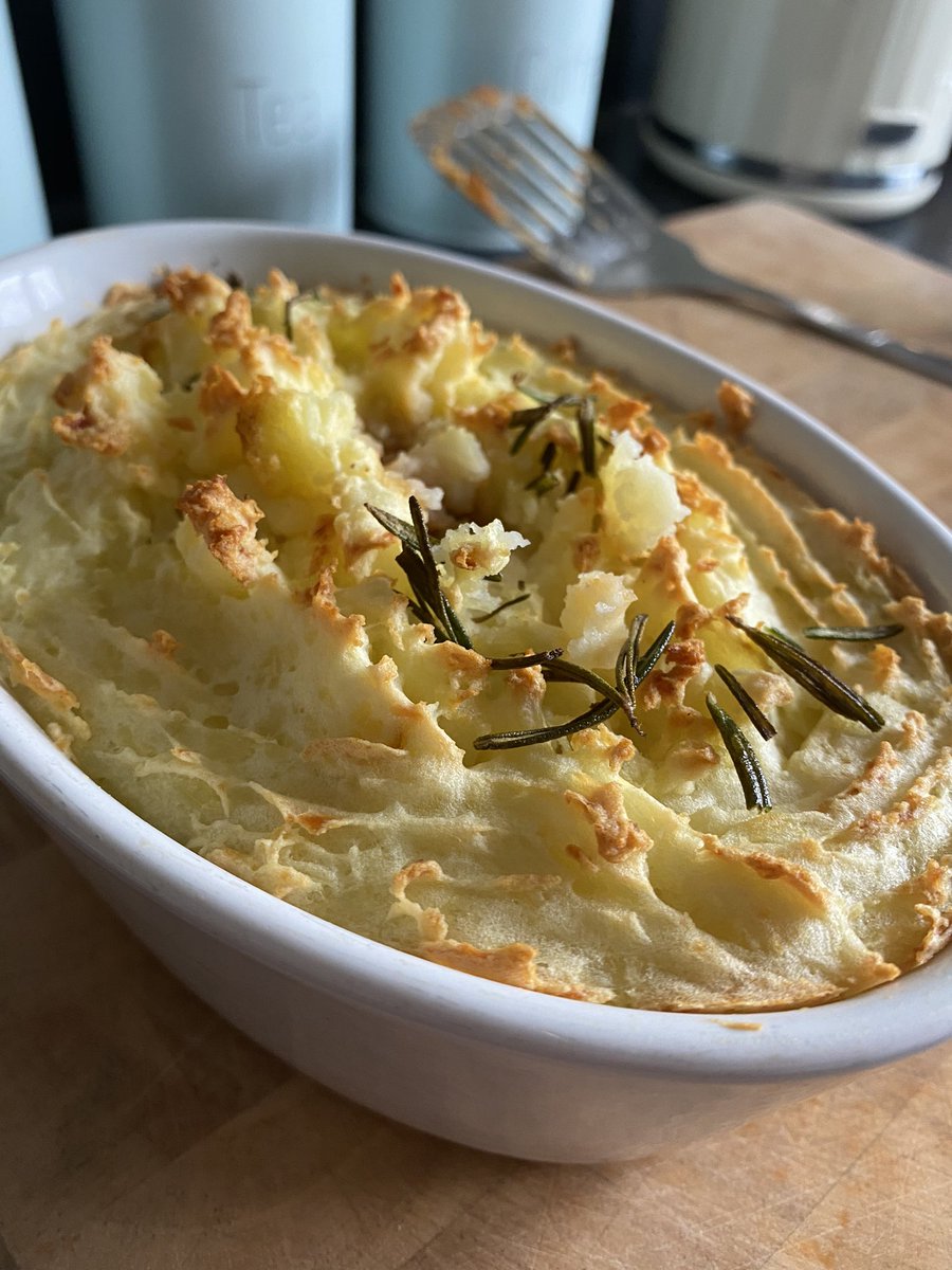 MissMaxR's tweet image. First time making @jamieoliver veggie cottage pie and I have to say it was banging!! #meatfree #veggies #pie #jamieoliver #tasty #celeriac