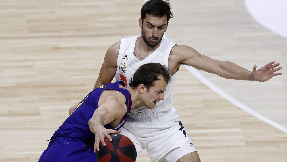Focusbball's tweet photo. @coachpablo10 Por una cuestión generacional a Gary lo vi poco. Actualmente me quedo con éste... https://t.co/BD4Pqq1inS