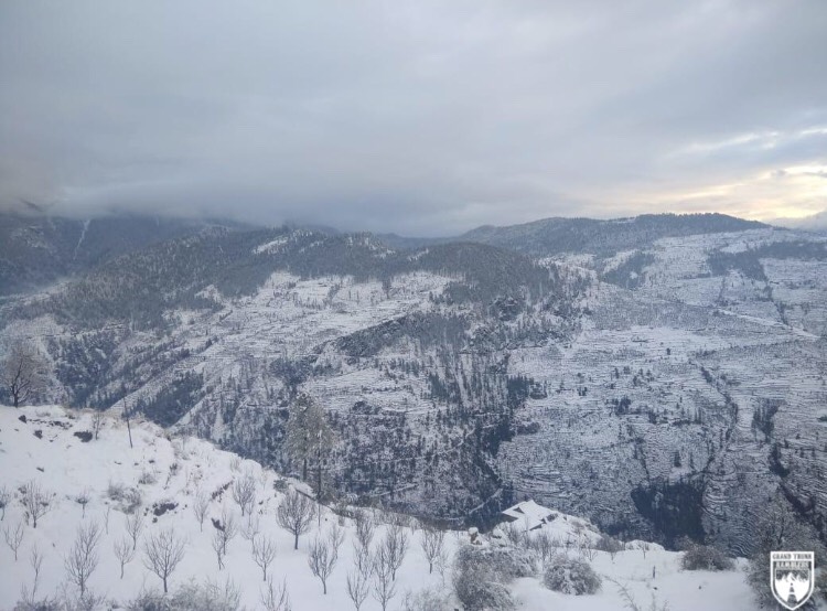gtramblers's tweet photo. ❄️ Love at frost sight. ☃️

#grandtrunkramblers #gtr #togetherweventure #chopal #snowy #himachal #phonephotography #travellers #weekend #himachalpradesh #himachaltourism #mountains #snowyday #throwback #incredibleindia #landofseekers https://t.co/w9NWlikXTH