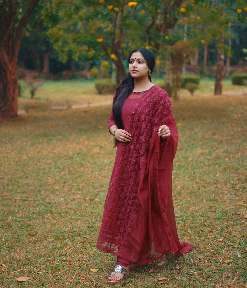Anusitharaa's tweet photo. #anusithara #gorgeous #malyalamcinema #actress #movies #malayali #like #red #beautiful #redlike https://t.co/pqhQUStn5O