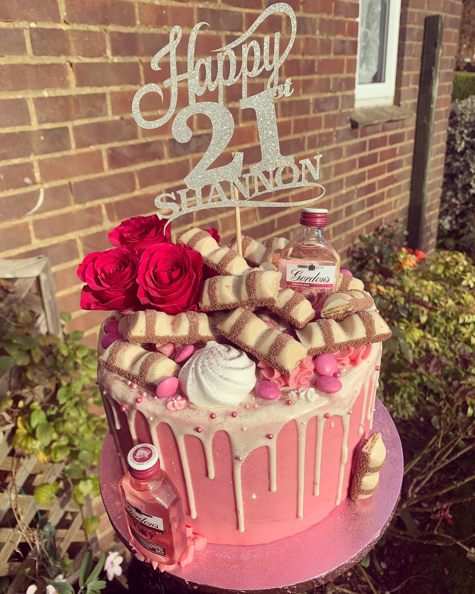 peachbakery_'s tweet photo. Pink gin cake💖 #peachbakery https://t.co/PLdQe8AjzK
