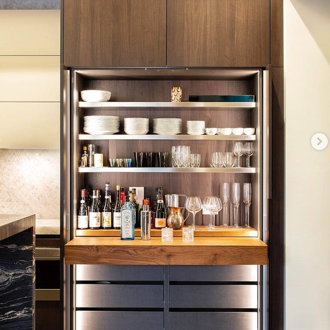 ScavoliniLondon's tweet photo. The weekend is calling with this cool drinks station takeover. Stay in and enjoy yourself. Featuring an extendable wood worktop. Thanks @scavolini_store_chicago for the idea. #scavolini #drinksafe #stayhome #extendableworktop https://t.co/1AGqgmAtf1