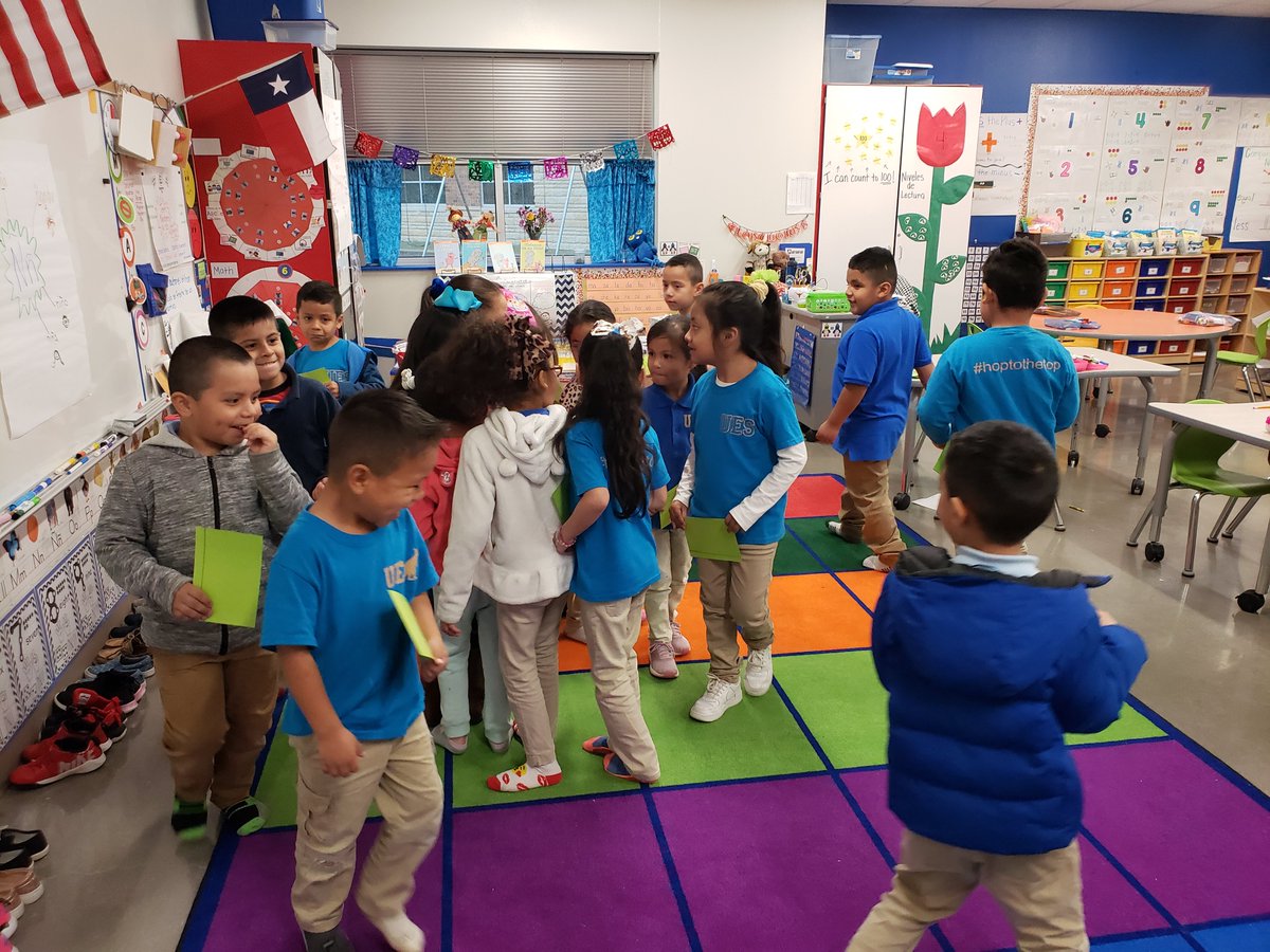 VEllyson10's tweet photo. Because I miss them so much! ¡Porque no nos despedimos como era el último día de clases! I miss their love of learning and excitement in the classroom. I miss my KinderRoos!
@HaysCISD
@Roosilientroos
#WhyITeach #Quarantine #Bilingual #VirtualLearningNow https://t.co/MynQS1Ucz0