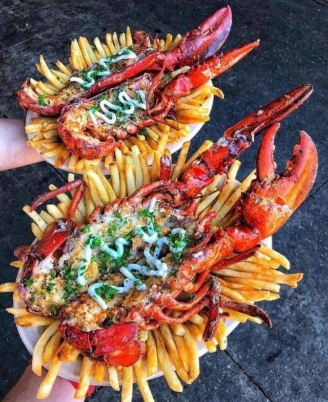 lovetoeatalways's tweet photo. Mit only #hotdog fits to #frechfries right? #fish #lobster #ilovetoeat https://t.co/T0JfD5E2Oo