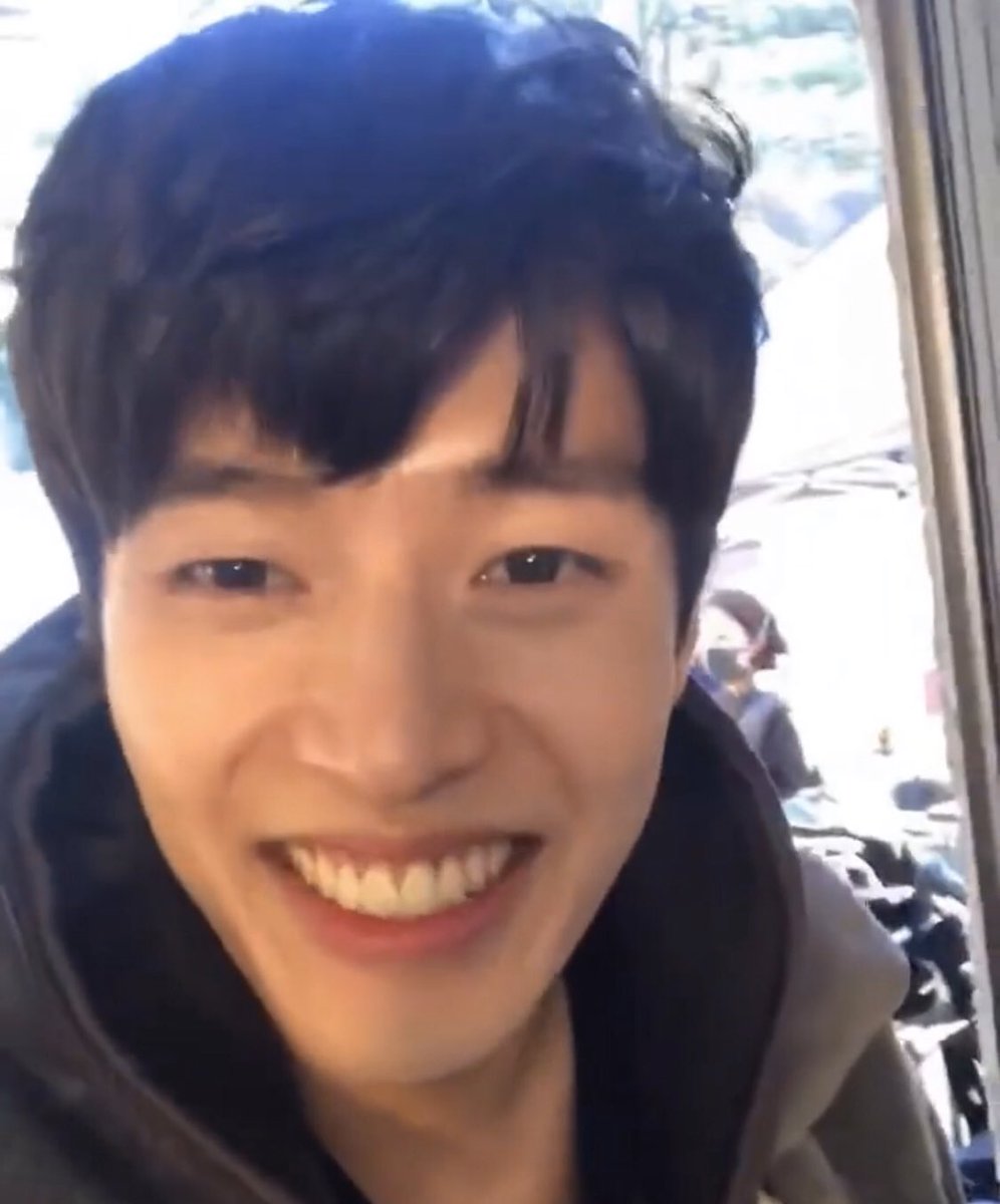 sky221kim's tweet photo. 이게 사람이여 조각상이여 눈물광광 https://t.co/djKyyG4mGx