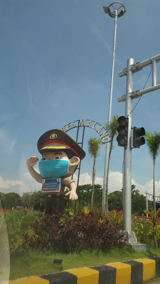 Ayo biasakan pakai masker dulur ya.... Pak Silup saja pakai.... hehehe