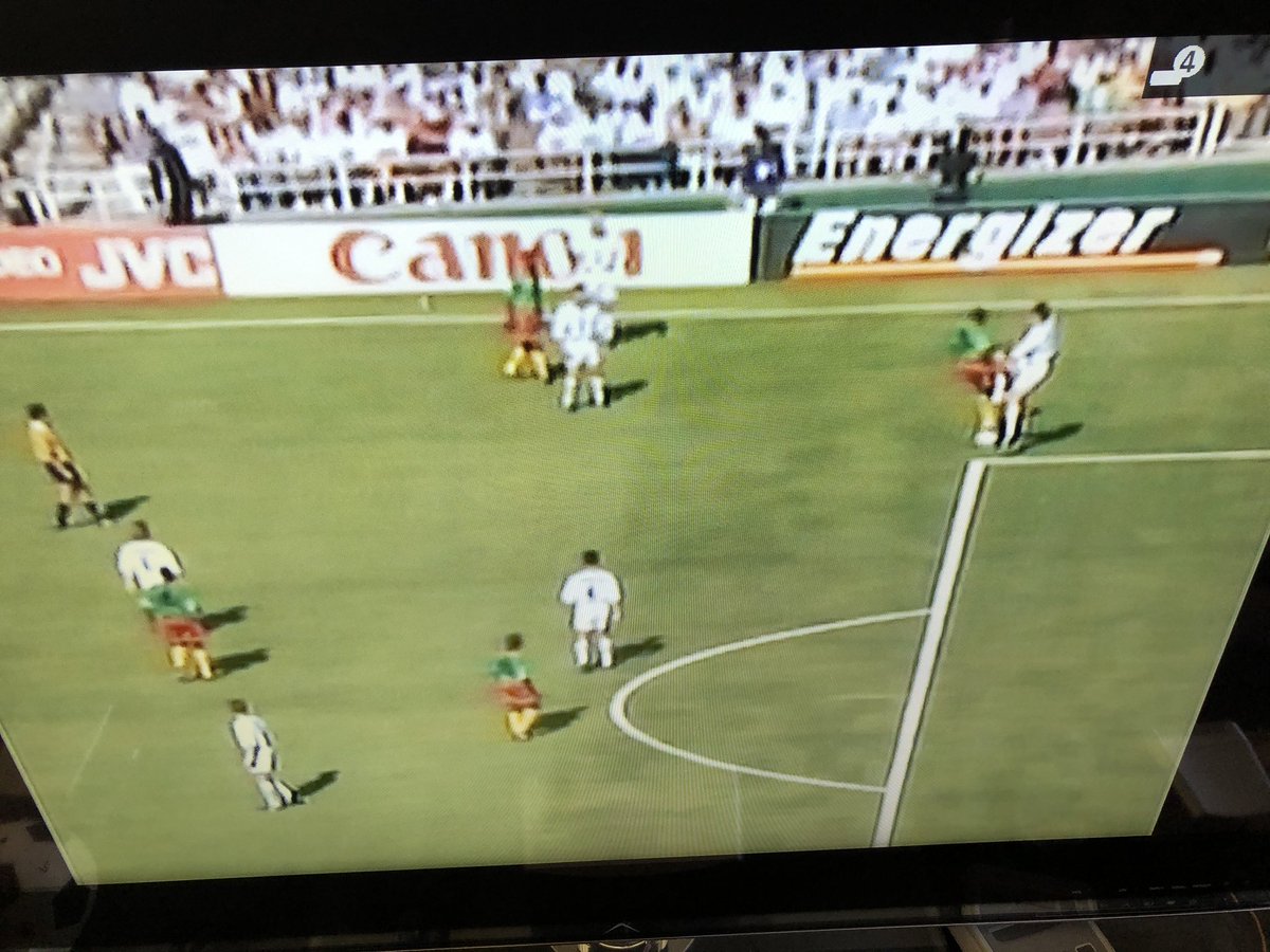 barabenpaglenn's tweet photo. Man blir så JÄVLA TRÖTT på MFF-profiler som Bjärred som klantar sig när Sverige leder. Spela Erlingmark istället för Andersson nu Tommy! #VM1994 #SVTsport #twittboll #ifkgbg #mff https://t.co/0SW68D2Jvw