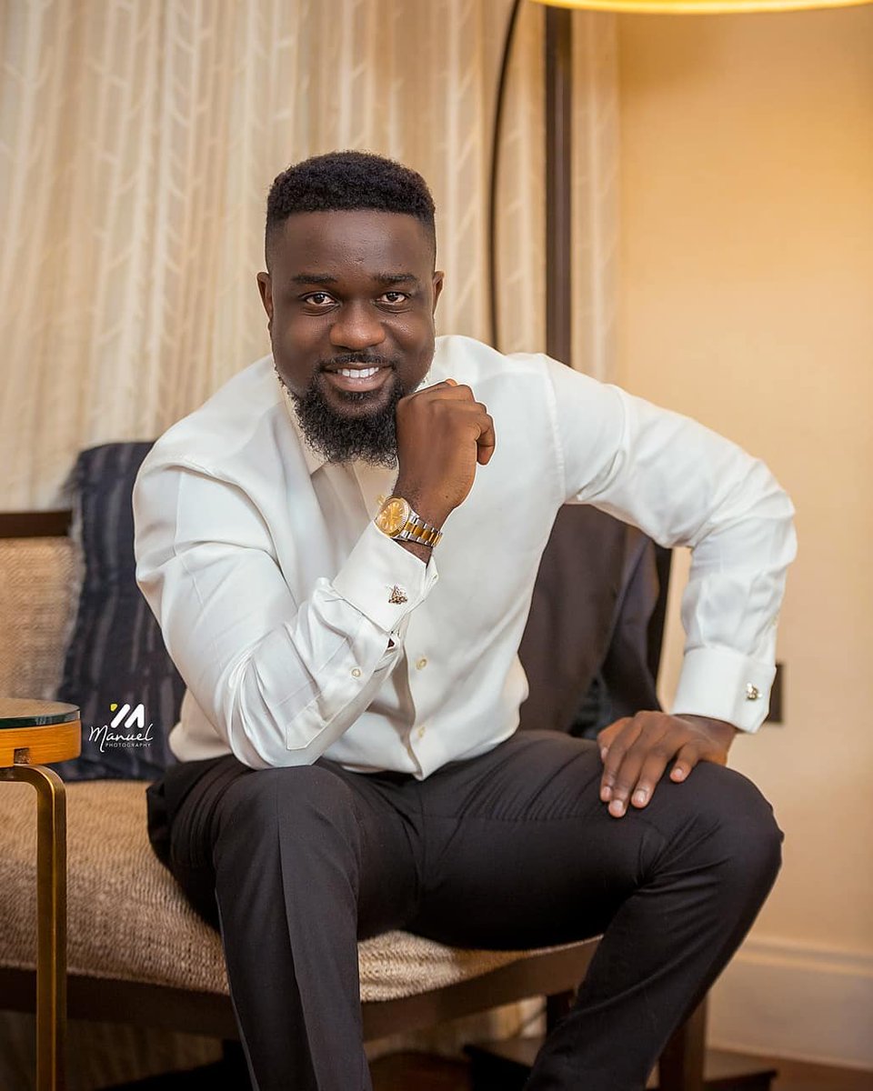 manuelphotos_1's tweet image. @sarkodie 🔥🔥
Charlie what's your favorite line in the #Overload2 
Mine
1. b33ma ne de3 sika wɔ ne side💎🤴

2. Otanfo dwen ho ma nano nsuo gugu ne sim s3 kaka 🤭🤭

The Bars are 🔥🔥🔥 BIGUPS @sarkodie #Overload1 #Overload2 #Overload