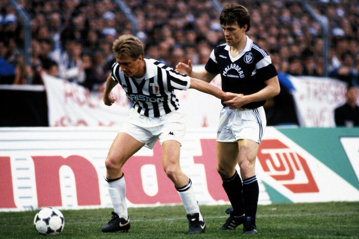 ftblsm's tweet photo. #Juventus midfielder #MassimoBonini, nicknamed "il Maratoneta", in action during the 1984/85 #EuropeanCup semi-finals 2nd leg between @girondins_en and @juventusfcen (2-0). He was known in particular for his pace and stamina, which earned him the nickname "Platini's lungs". https://t.co/72R6NQ3Phy