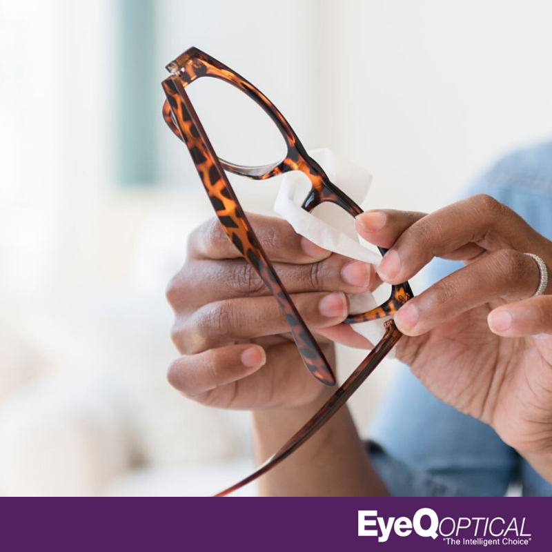 🙋🏽‍♀️ This is your daily reminder to clean your glasses 🤓 ⁣⁣💦🚰 👓
⁣⁣😊 Here's a quick guide on how to -> eyeqjamaica.com/top-tips-for-g…

#EyeCare #WeAreHereForYou #JACovid19 #Covid19 #SafetyFirst #CleanEyewear #CleanGlasses #SanitizeWell #Coronavirus