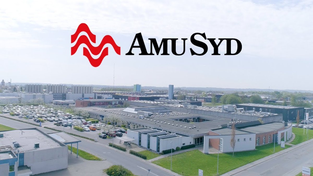 plastindustrien's tweet photo. AMU-uddannelsessteder risikerer snarlig konkurs, hvis #dkpol ikke justerer hjælpepakkerne til. AMU Syd uddanner fx dygtige plastmagere, der er vitale for produktionen hos rigtig mange plastvirksomheder: Håber @RosenkrantzT m.fl. kigger på sagen: https://t.co/J9jkZL81iK #uddpol https://t.co/M7pdHVpWLr