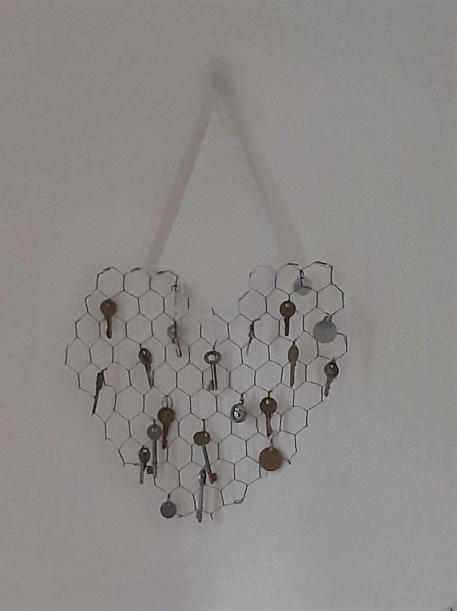 RJKinnarney's tweet image. I'm 52, never crafted anything in my life but found a load of tags from beloved dogs no longer with me and keys that are no longer needed. Don't know why I couldn't bring myself to throw them out but I did this with them instead #memoryheart #KeepCraftingCarryOn