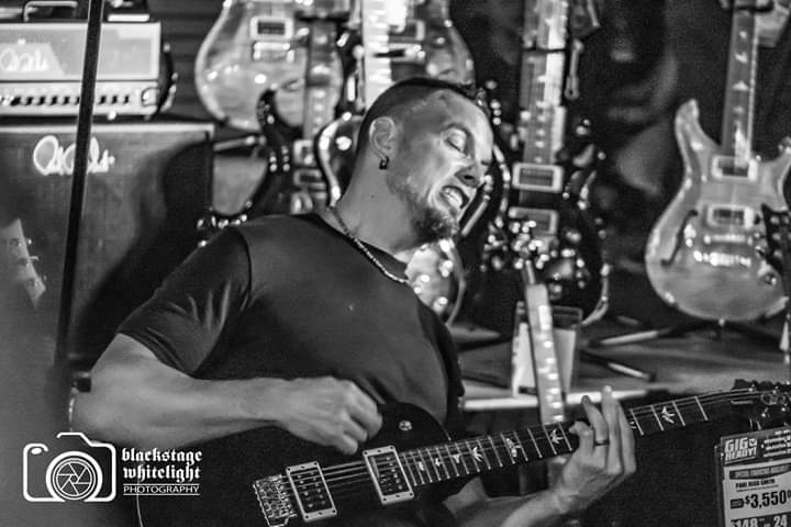 AlterBridgeWW's tweet photo. 🎈 Happy birthday to the one and only, @MarkTremonti! 🤘

📷 BlackStageWhiteLight https://t.co/vXE8nYwDLD