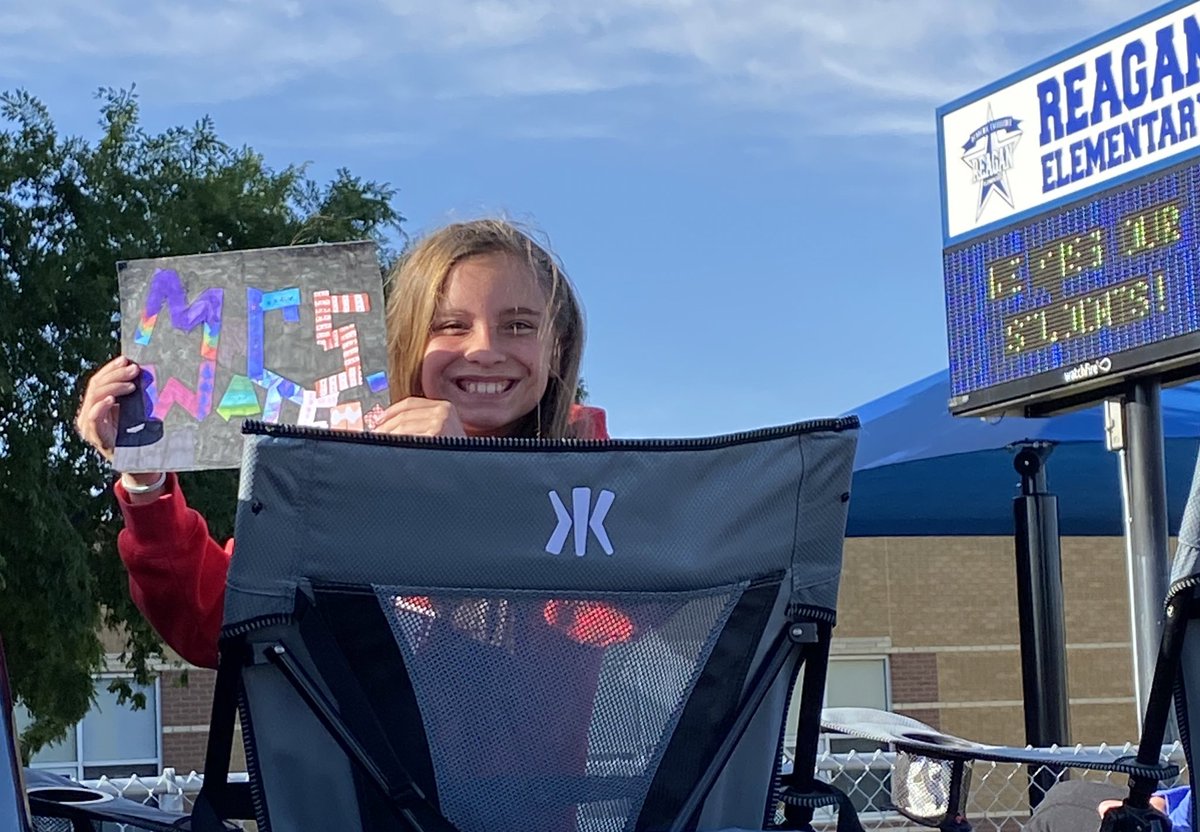 WatsonTrinicia's tweet photo. When your students put your name on a sign to show that they miss you, it takes a cloudy day caused by unfortunate news and brings the sunshine back again! Our Reagan parade was so much fun, and we had a fabulous turnout. #GoodBetterBest @ReaganMagnet #CantStopOurLearning https://t.co/C0ZPsyjsCX