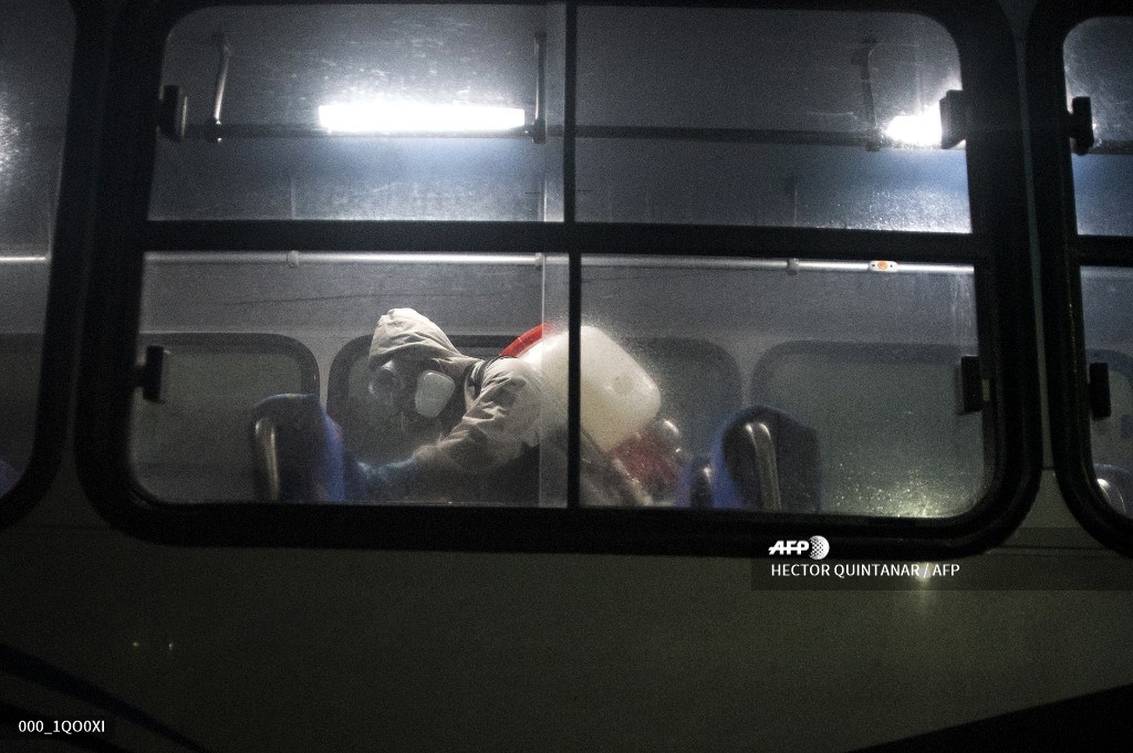 AFPphoto's tweet photo. #Coronavirus #COVID19
#Mexicoc - A cleaning workers wearing personal protective equipment (PPE) disinfect a bus terminal in Coatepec, Veracruz state, on the coast of the Gulf of Mexico. #AFP
📸 Hector Quintanar https://t.co/nRkJ33I6wj