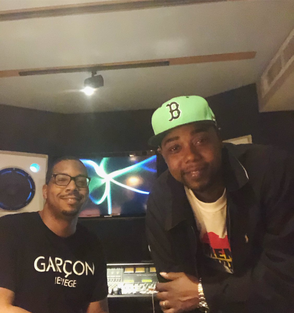 Chasertrelb's tweet photo. Last nite Late #studio Session 🎶🎤 wit The Evil Genius @iamjbraye @757radio #nofucCsgiven 🖕🏾Comin Soon!!! #baggchasers #757 #dmv #va #refusetobebroke 💰💰🏃🏾‍♂️ https://t.co/nnlAxD5A3L
