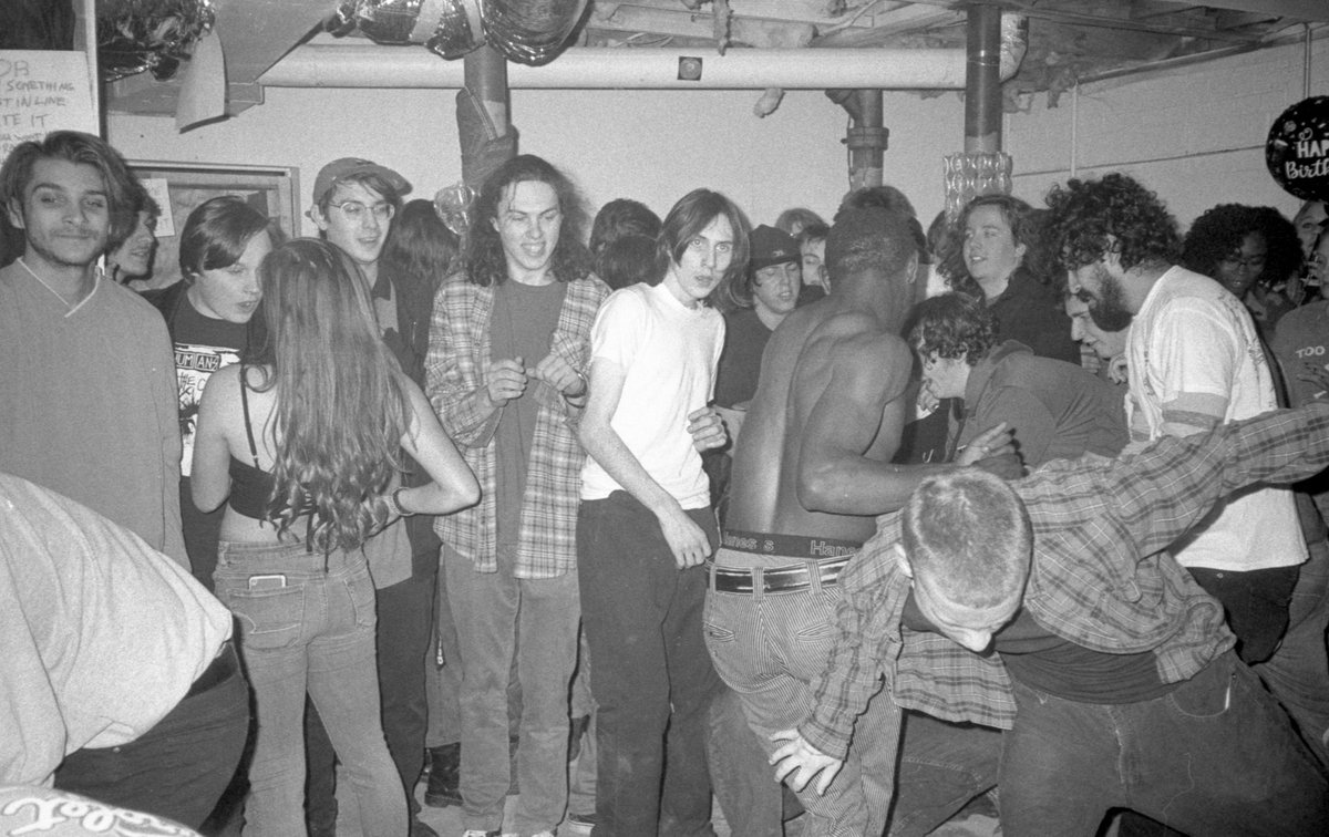 WhoKnowsRecords's tweet photo. enjoy these nice photos that @acp_5 took in the ‘before times’ when we could have shows... https://t.co/fHpIGT2SOz