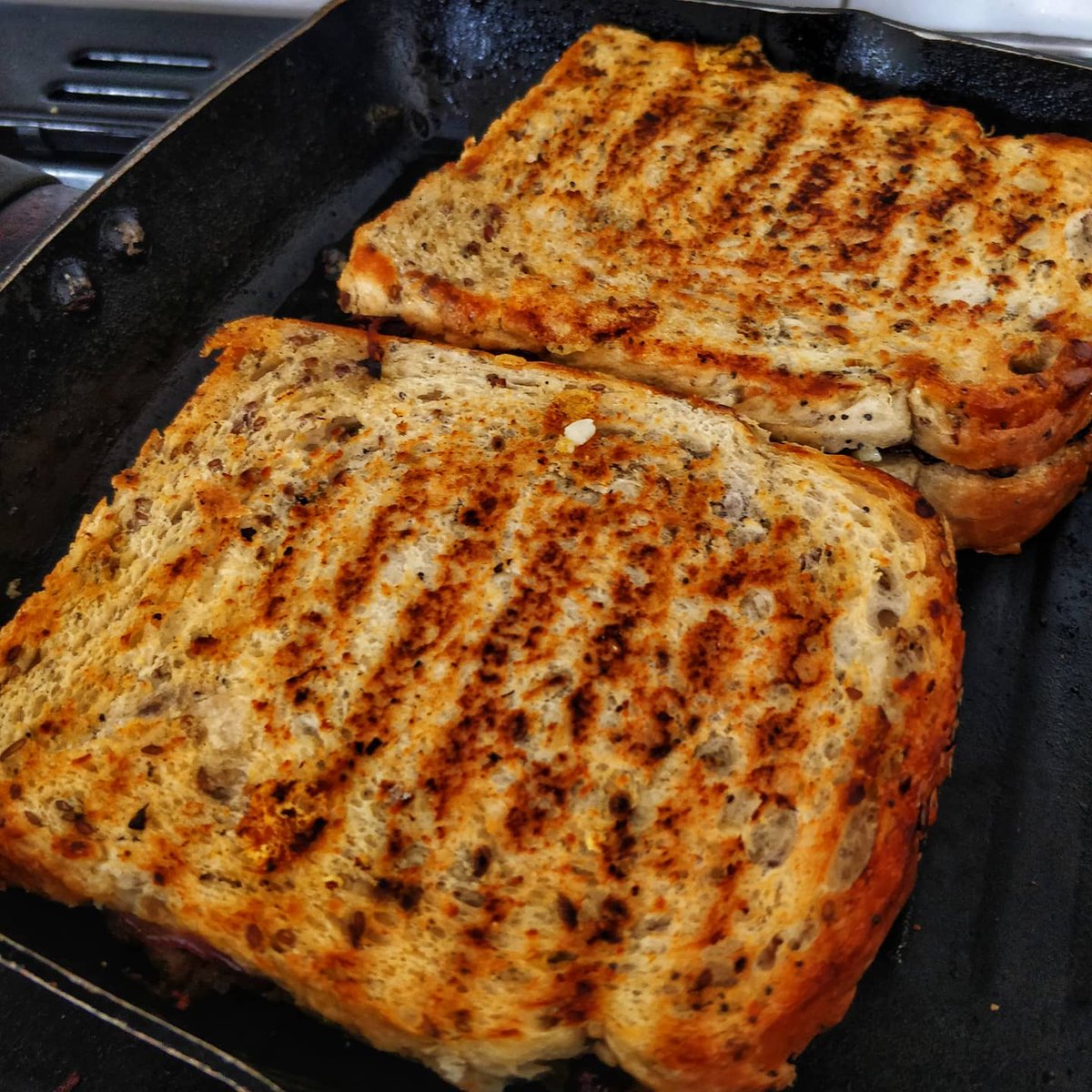 Food4Pro's tweet photo. Making the meals go further. Here is option from ribs leftovers (can use same for roast beef or chicken leftovers)
BEEF RIB, CARAMELIZED ONION, WALNUT MUSTARD and CHEDDAR CHEESE. .#beef #tosti #grilled #cheese #sandwich #food4pro #Keepcooking #comfort https://t.co/xAijV6laSl