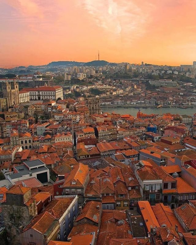 Oporto, Portugal.
#oporto #portugal🇵🇹 #beautifuldestinations ┊ instagram.com/p/B_IG7a0A1pw/