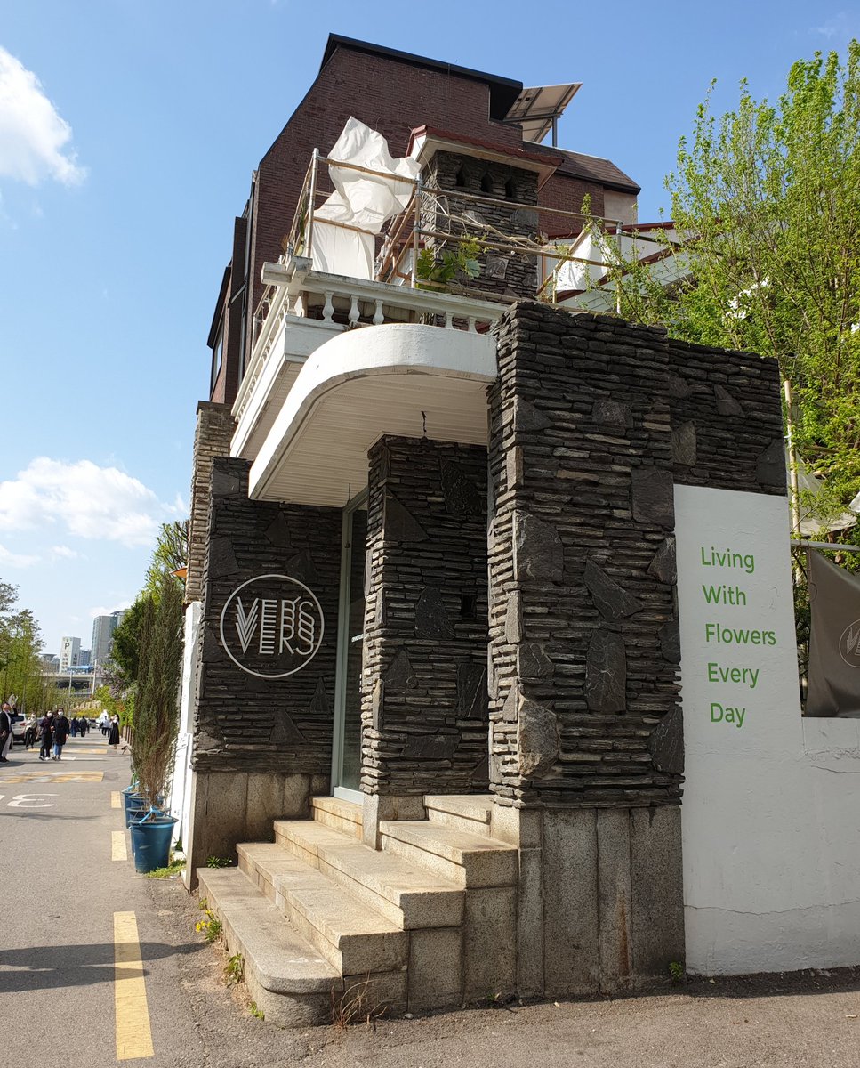 NELLODYSPIRIT's tweet photo. 200418 넬 브리즈콘....이 될 뻔한 그냥 넬민수데이
1. VERS GARDEN &amp; HOUSE https://t.co/tJjspD2n3y