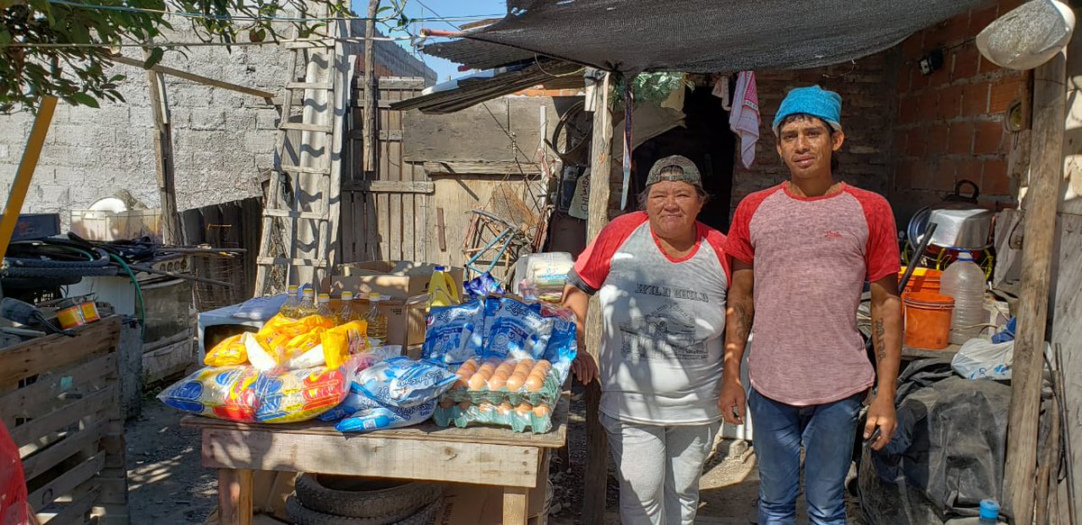 ferrariofrancis's tweet photo. La campaña para reforzar el funcionamiento de comedores y merenderos comunitarios que estamos haciendo de @TECHOarg esta llegando a barrio populares de 10 provincias! 

DONA EN https://t.co/mAMnBZWU4b https://t.co/vWrq5cDQTA