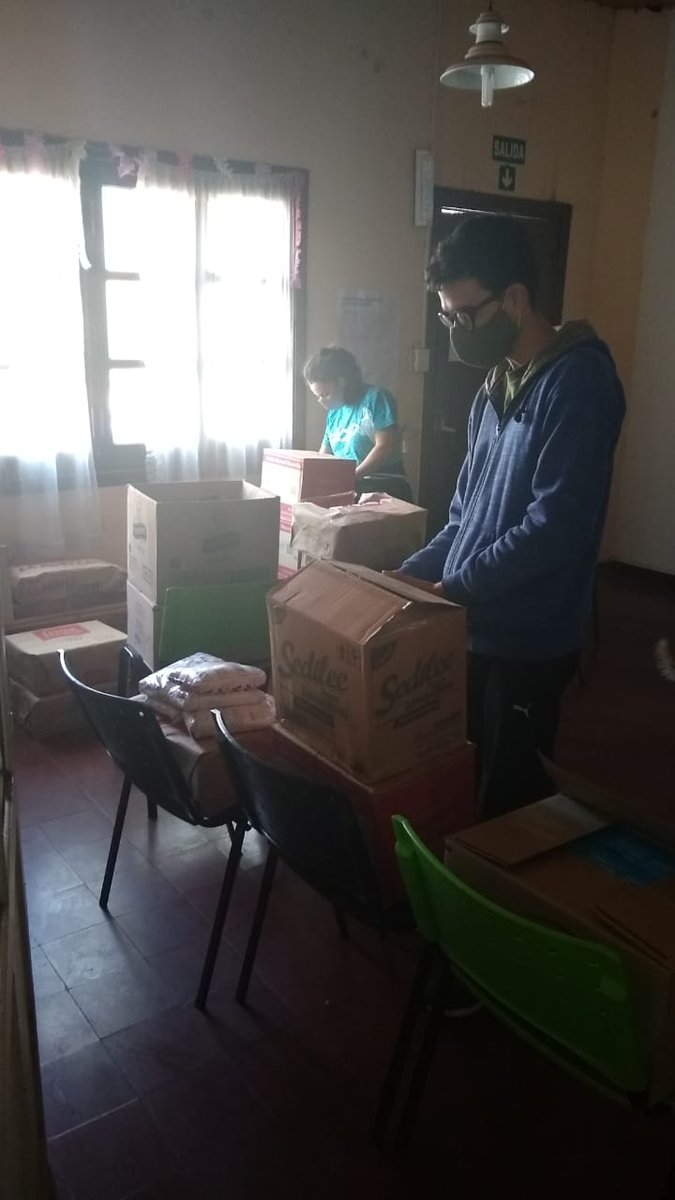 ferrariofrancis's tweet photo. La campaña para reforzar el funcionamiento de comedores y merenderos comunitarios que estamos haciendo de @TECHOarg esta llegando a barrio populares de 10 provincias! 

DONA EN https://t.co/mAMnBZWU4b https://t.co/vWrq5cDQTA