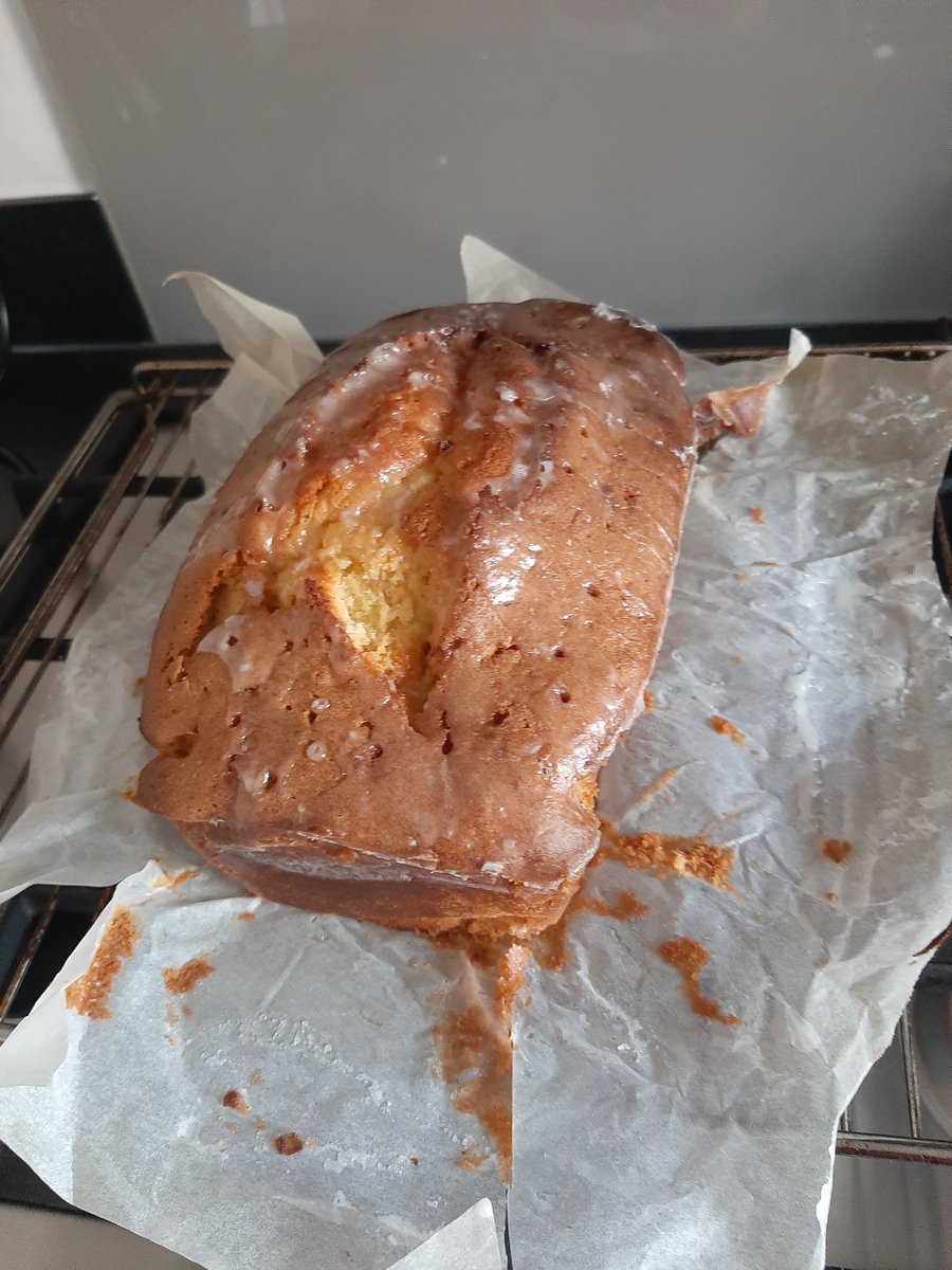 nikknock99's tweet photo. Lemon drizzle cake.. delicious x https://t.co/zcrOQnP2Zf