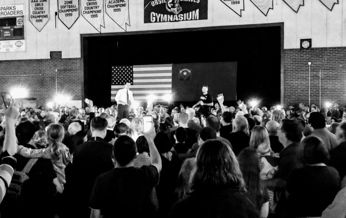 I have a special place in my heart for black and white pictures. Here's a thread.  #TeamPete