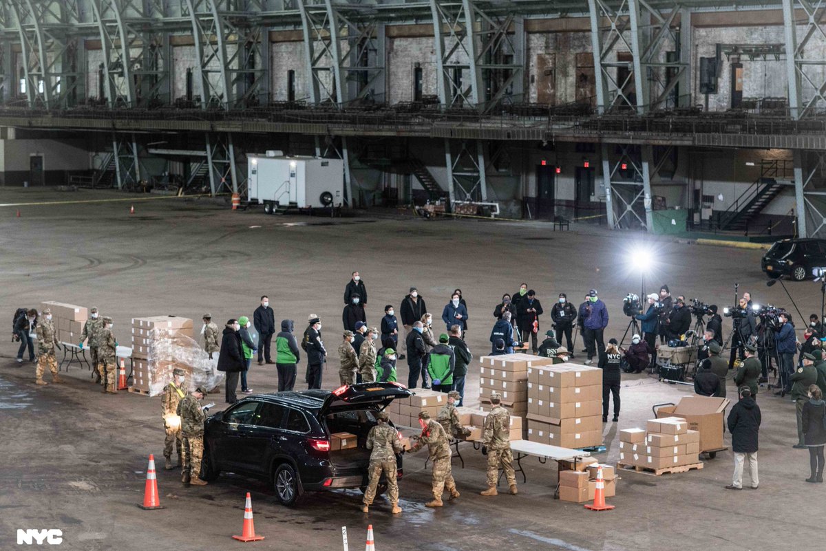 nycgov's tweet photo. No one will go hungry during this crisis.

The Kingsbridge Armory is being used as a temporary food distribution center, with our TLC licensed drivers bringing meals to the New Yorkers who are most at risk. https://t.co/tQSbi2oLUI