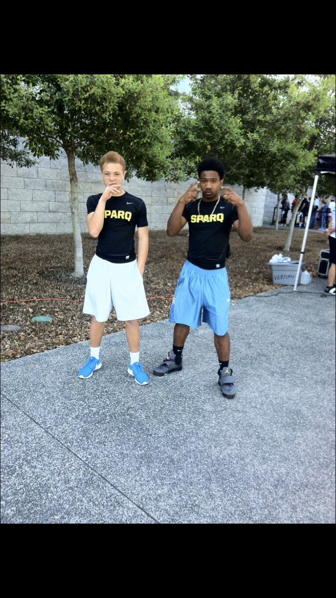 214Ejayy's tweet photo. Bro My Brother is Gone Man This Ain’t It I just talked to you you just FaceTimed me when I was in the Agg and then I get hit with this man Na Love You Brother #RIPDuece #9CheckingOut https://t.co/4VLzypmyYc