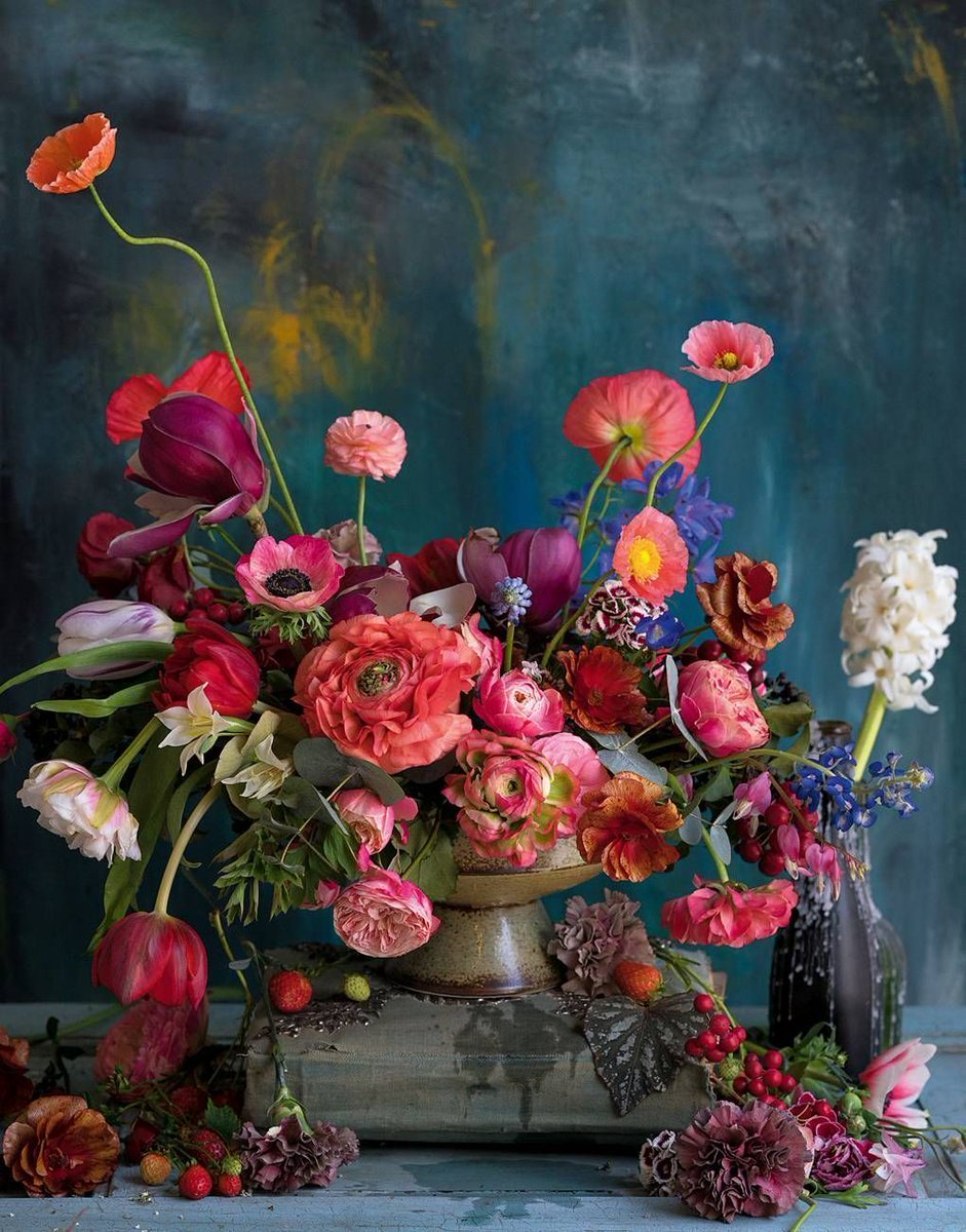 _houseandgarden's tweet photo. Spectacular floral inspiration from New York studio Tulipina: https://t.co/UQKc0jRcE3 https://t.co/bQ6gKBehdU