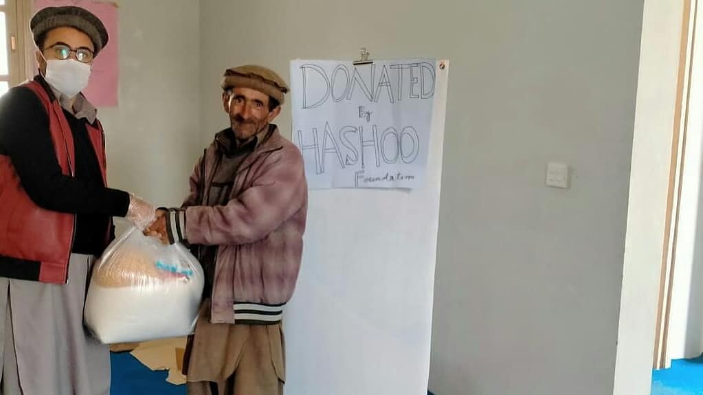 HashooHunar's tweet photo. Hashoo Humanitarian Program with the facilitation of DC Upper Chitral, distributed 100 food ration packages to the ultra-poor families of Yarkhoon valley, Upper Chitral.

#HashooGroup #HashooFoundation #HashooHunar #HashooTrust
#foodpackages #distribution #CoronaEmergency https://t.co/A8wZuBefR5