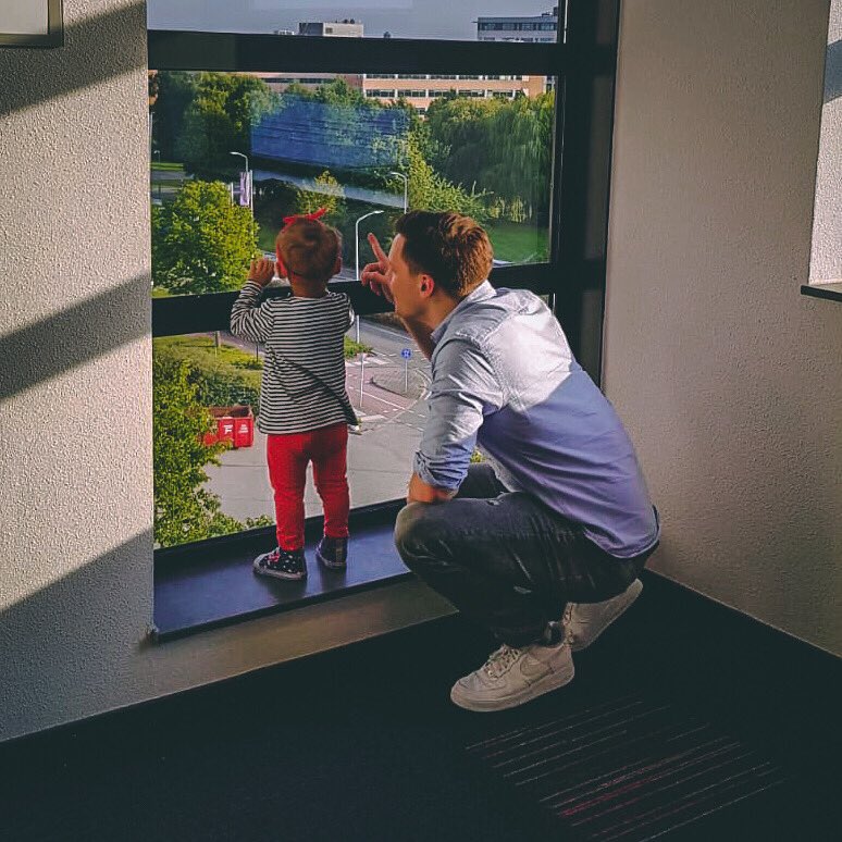 PaulDeetman's tweet photo. My lovely niece, Maya turned 2 today! We did a virtual birthday online to celebrate this princess. Stay curious tiny human, Iโm sure you are gonna rock this world! #birthday #familytime #curioushuman https://t.co/qDbkFI6kKA
