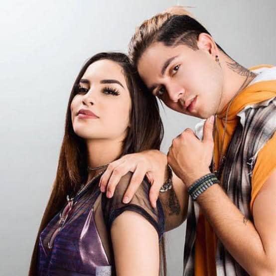 Harry Styles acaba de dejar de seguir a Juan de Dios Pantoja en Instagram como muestra de apoyo a su amiga íntima Kimberly Loaiza. #KimDateCuenta