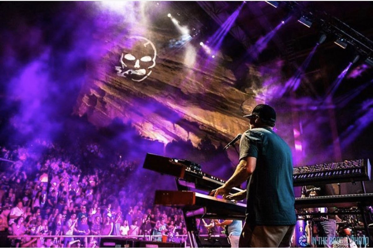 @PWolstencroft of <a href="/SlightlyStoopid/">Slightly Stoopid</a> is offering online lessons focusing on keyboard fundamentals, songwriting, and production. Book your online session now! 🎶 🎹 👉🏼 bit.ly/2wNJuNZ
📸 <a href="/Inthebarrel_kz/">Keith Zacharski</a> 
#slightlystoopid #keyboard #lessons  #silverbackmusic #imwithstoopid