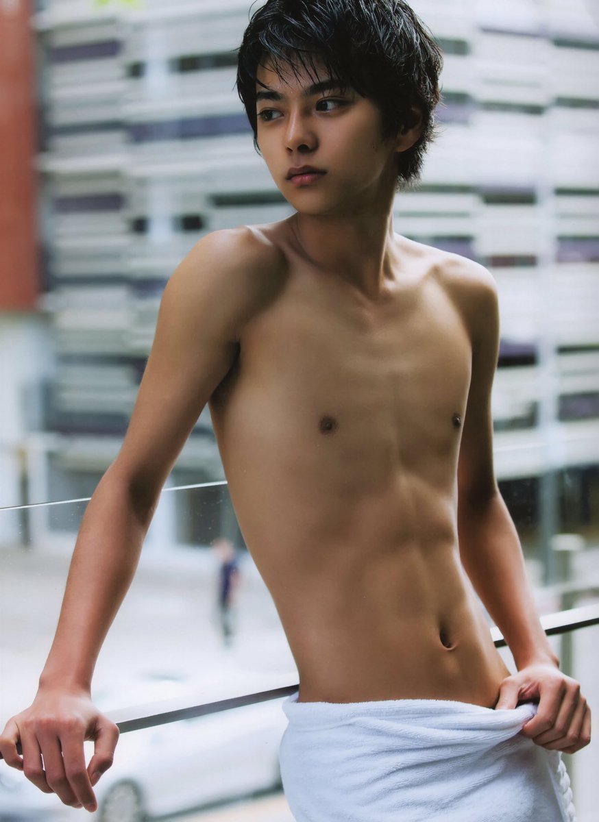 裸 少年 
